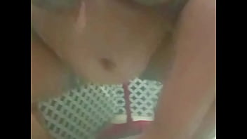 Crente safada dos peitos enormes no banho