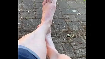 Nackte Füße Am Maifeiertag thumbnail