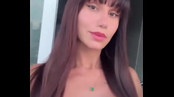 Nova skin desbloqueada com sucesso eu acho que nasci pra usar franja to amando muito parece que deu até uma r