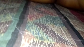 เอาควยแหย่หีสาวที่ยังไม่เคยถูกเย็ดจนแตกใน