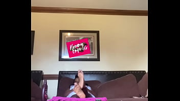 Curvy black girl shows soles