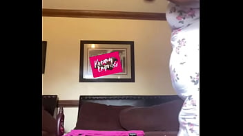 Curvy black girl shows soles