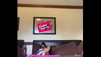 Curvy black girl shows soles