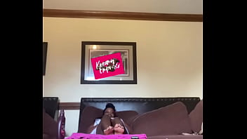 Curvy black girl shows soles