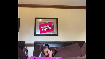 Curvy black girl shows soles