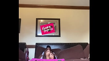 Curvy black girl shows soles