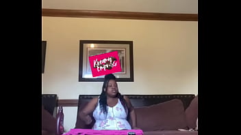 Curvy black girl shows soles