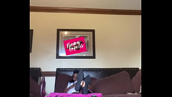 Curvy black girl shows soles