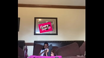 Curvy black girl shows soles