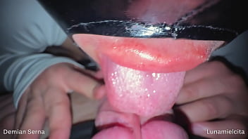 Le robo el novio a mi amiga él me prefiere porque se la chupo hasta tomarme su leche