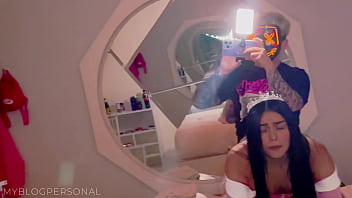 La princesa de la fiesta se convierte en una puta frente a la camara pov