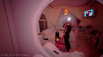 La princesa de la fiesta se convierte en una puta frente a la camara pov