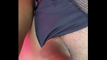 Modelando tanguita de satín