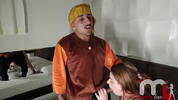 Branca de neves cheia de tesao chama o anão pauzudo para cama e fode com o dia inteiro