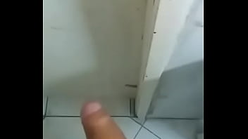 Edriano punhetando pra may sem gozar