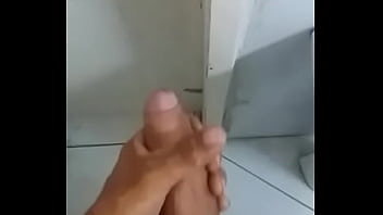 Edriano punhetando pra may sem gozar