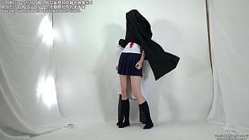 Restrain women's upper body