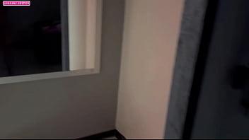 Threesome duas gostosas dentro de casa escolhi uma enquanto a outra cozinhava a novinha engoliu minha porra