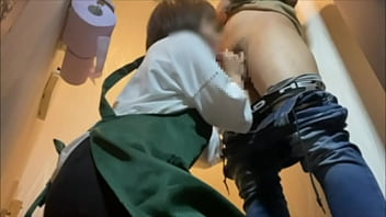 休憩中に新人の可愛い女の子を隠れてハメました