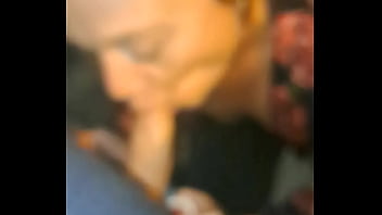 Une bonne pipe et bonne sodo en pleine rue par un inconnu