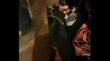 Une bonne pipe et bonne sodo en pleine rue par un inconnu