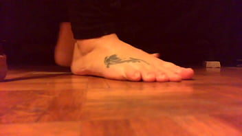 Wonderful sweaty feet after the gym to lick