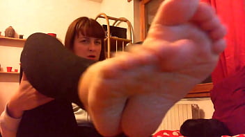 Wonderful sweaty feet after the gym to lick