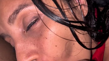 Hijastra se cambia enfrente de su padrastro le hace mamada profunda y se toma toda la leche subtitulado