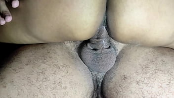 Garota safadinha esperou minha namorada sair para me dar bem gostoso