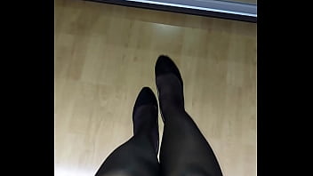 Foot fetish waiting for the goddess in black pantyhose let's work with your mouth