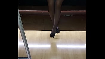 Foot fetish waiting for the goddess in black pantyhose let's work with your mouth