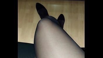 Foot fetish waiting for the goddess in black pantyhose let's work with your mouth