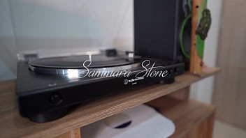 Do you want to come in and enter my room so i can show you my favorite music vinyls