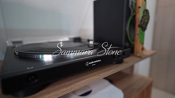 Do you want to come in and enter my room so i can show you my favorite music vinyls