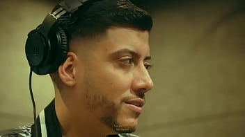 Novinha cantando com muito tesão