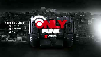 Novinha cantando com muito tesão