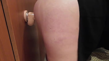 Culona con tetas enormes se masturba