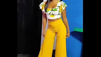 Q lindo culito amarillo