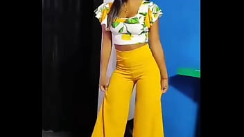 Q lindo culito amarillo Q lindo culito amarillo