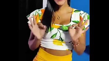 Q lindo culito amarillo