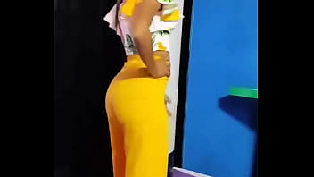 Q lindo culito amarillo