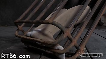 Pleasant hottie enters her cage