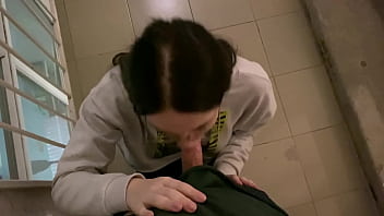 Nerdy babe from the parking sucked me off