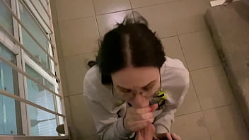 Nerdy babe from the parking sucked me off