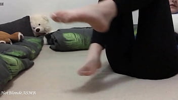 Feet in leggins