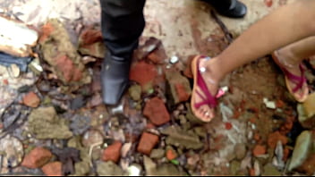 सौतेली मॉम को सौतेले बेटे ने जंगल में घोड़ी बनाकर चोदा