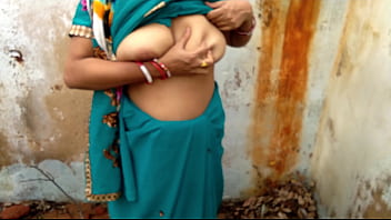 सौतेली मॉम को सौतेले बेटे ने जंगल में घोड़ी बनाकर चोदा