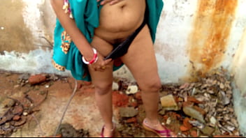 सौतेली मॉम को सौतेले बेटे ने जंगल में घोड़ी बनाकर चोदा