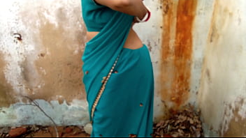 सौतेली मॉम को सौतेले बेटे ने जंगल में घोड़ी बनाकर चोदा