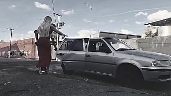 Depois do trabalho eu e meu amigo fodemos a puta mais gostosa das ruas de são paulo fodemos gostoso a buceta da loira gostosa